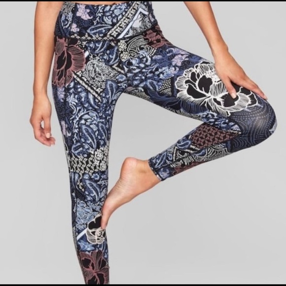 Athleta Patchwork Salutation 7/8 Leggings … - Picture 2 of 8